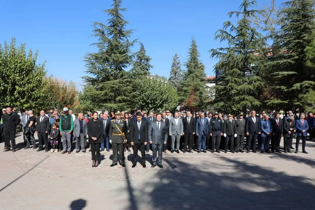 Cumhuriyet Bayramı Dolayısıyla Çelenk Töreni Düzenlendi
